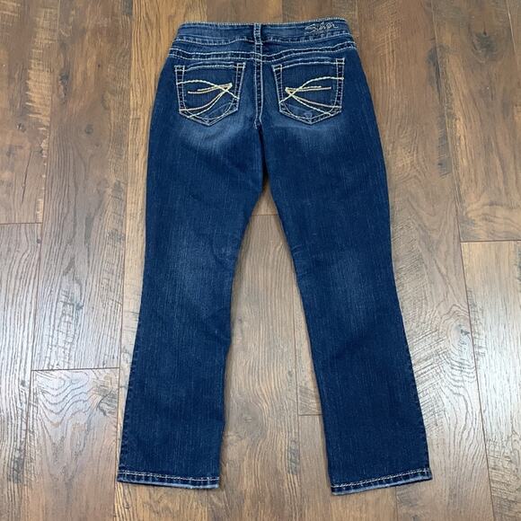 Silver Jeans Suki Capri Stitched Jeans - Picture 6 of 6